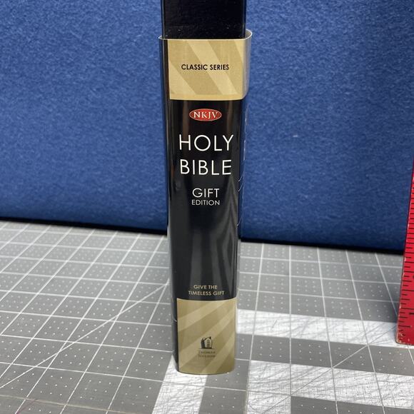 HOLY BIBLE Gift Edition NKJV New King James Version Black Hardcover Read - Picture 6 of 6